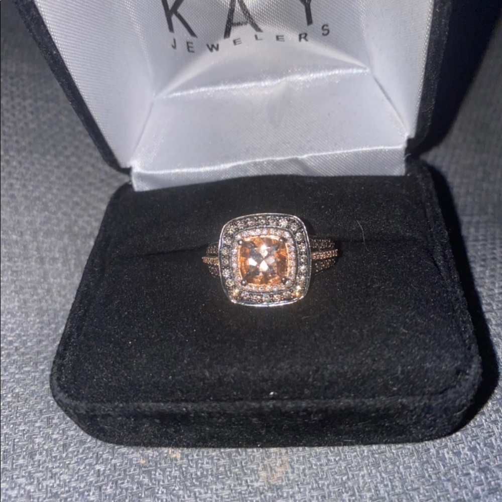 Engagment ring - Picture 3 of 4
